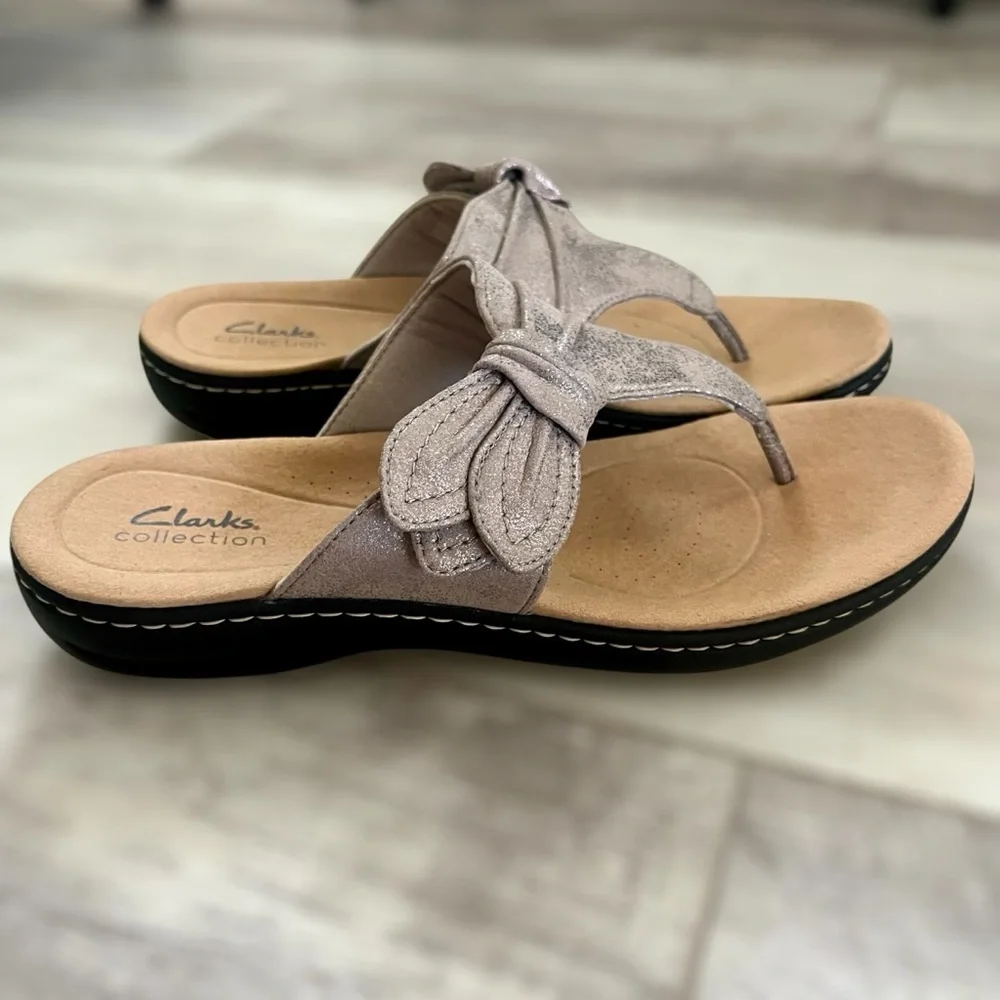 NWOB Wide Clarks Collection Laurieann Rae thong taupe metallic Size 8 W - Picture 2 of 10